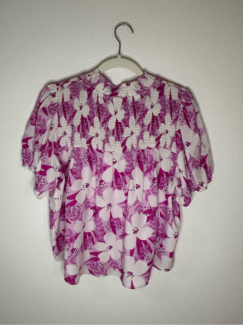 THML Women's Pink Floral Smocked Short Sleeve Top Size XL